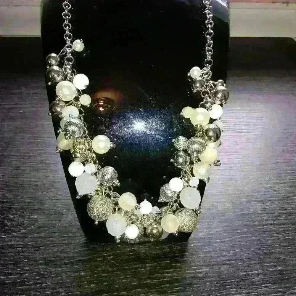 Women's Beautiful Beaded Necklace And Earring Set Brand New With Tags - Picture 5 of 13